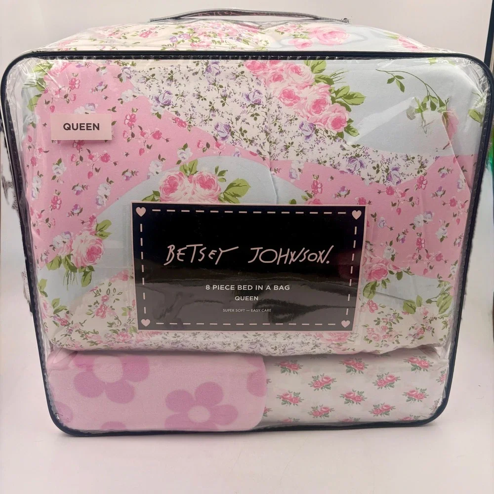 Betsey Johnson Queen 8 Piece Bed in a Bag Floral Patchwork Pink Comforter‎ Set